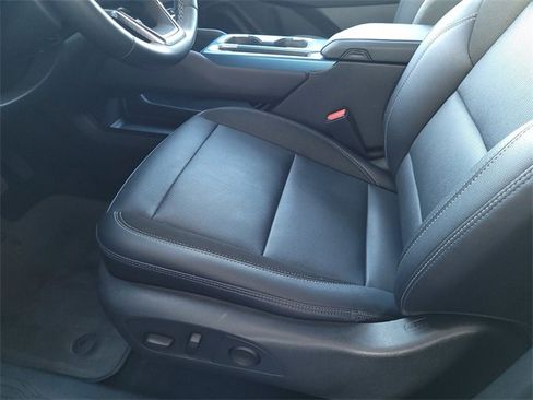 Used 2025 Chevrolet Equinox EV LT w/ Convenience Package image 17