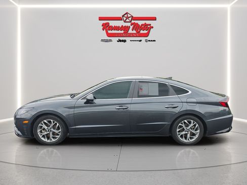 Used 2023 Hyundai Sonata SEL w/ Convenience Package FWD image 2