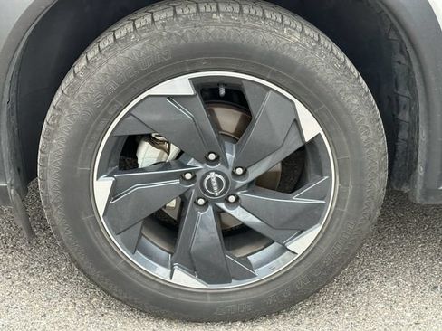 Used 2025 Nissan Rogue SV AWD/4WD image 16