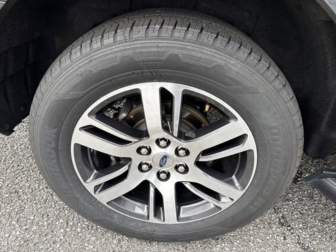 Used 2024 Ford Expedition Limited image 17