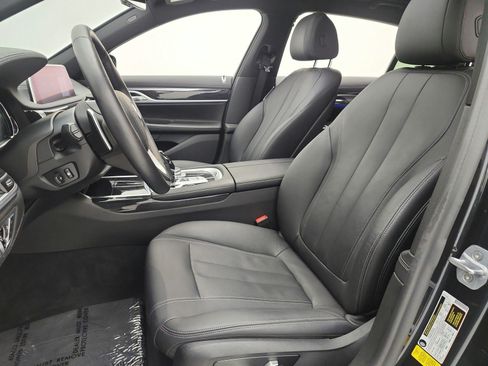 Used 2019 BMW 740i w/ M Sport Package RWD image 13
