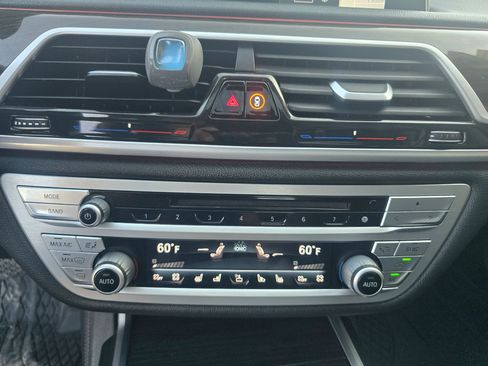 Used 2018 BMW 750i xDrive image 37