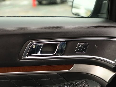 Used 2016 Ford Explorer Platinum AWD/4WD image 10