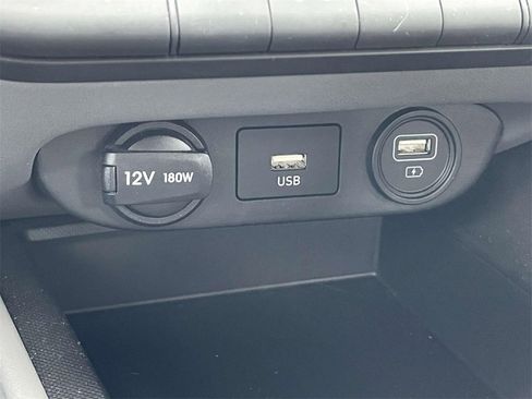 Used 2022 Hyundai Elantra SE image 19