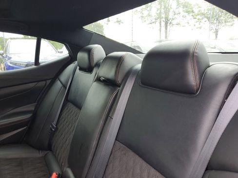 Used 2023 Nissan Maxima SR w/ Sport Mat Group FWD image 9