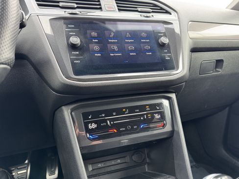 Used 2023 Volkswagen Tiguan SE R-Line image 22