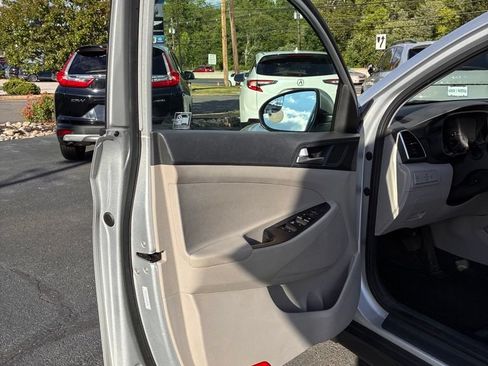 Used 2019 Hyundai Tucson SE AWD/4WD image 43