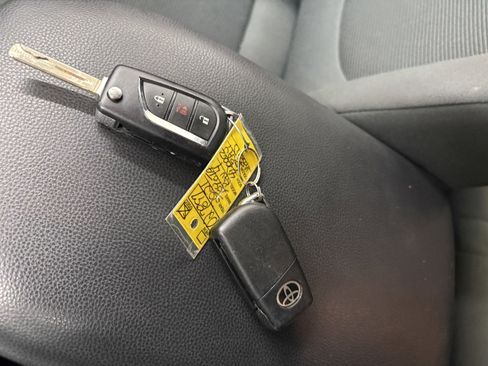 Used 2021 Toyota RAV4 LE image 28