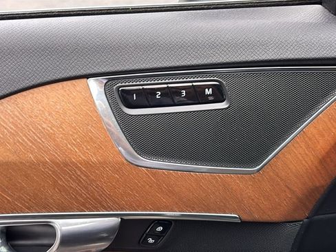 Certified 2023 Volvo XC90 B6 Plus AWD/4WD image 11