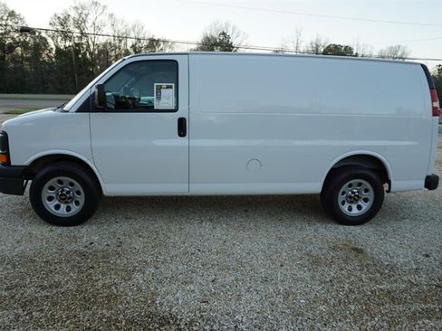 Used 2010 Chevrolet Express 1500 image 9