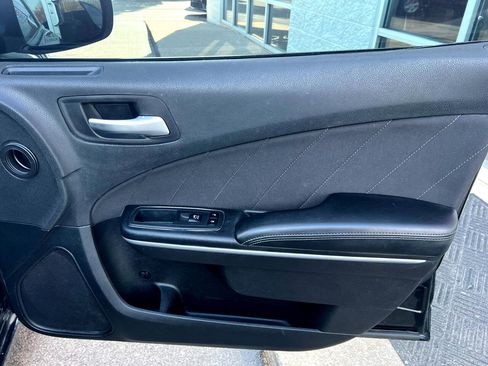 Used 2019 Dodge Charger SXT image 15