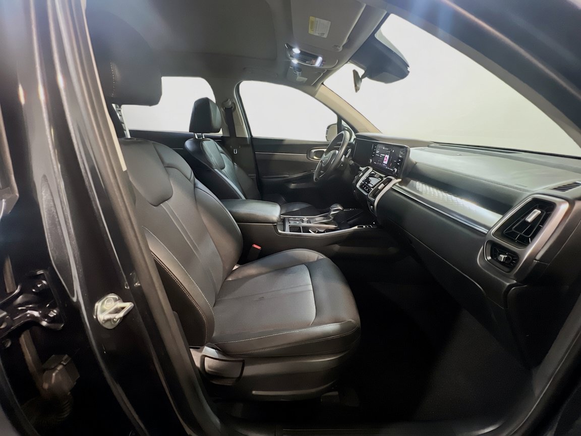 Used 2023 Kia Sorento S w/ Panoramic Sunroof Package FWD image 22