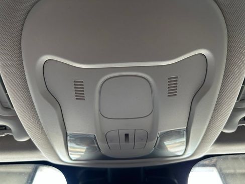 Used 2019 Jeep Renegade Latitude w/ Cold Weather Group FWD image 35