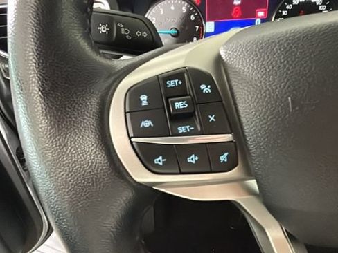 Used 2022 Ford Explorer XLT AWD/4WD image 16