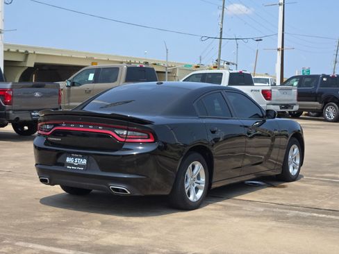 Used 2022 Dodge Charger SXT RWD image 3