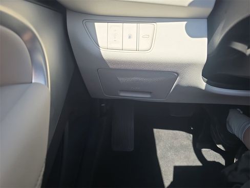 Used 2025 Genesis G70 2.5T image 26