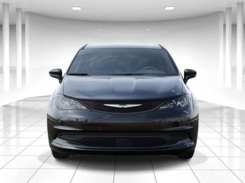 Used 2026 Chrysler Voyager LX image 6