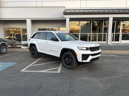 New 2026 Jeep Grand Cherokee Altitude AWD/4WD image 1