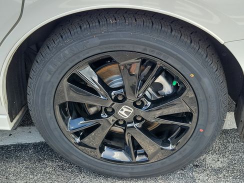 Certified 2023 Honda Odyssey Sport image 9