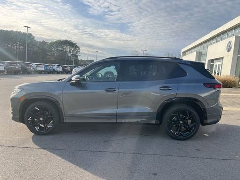 New 2026 Volkswagen Tiguan SE R-Line image 3