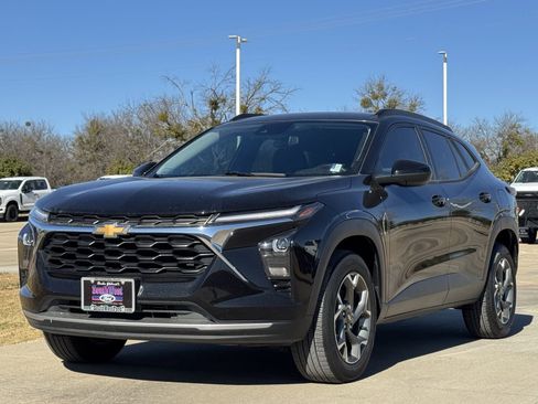 Used 2024 Chevrolet Trax LT w/ Driver Confidence Package image 9