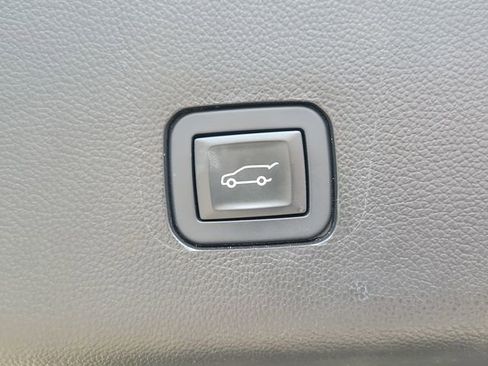 Used 2018 Chevrolet Traverse LT FWD image 7