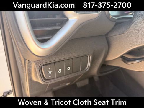 Certified 2025 Kia Soul LX w/ LX Technology Package FWD image 16