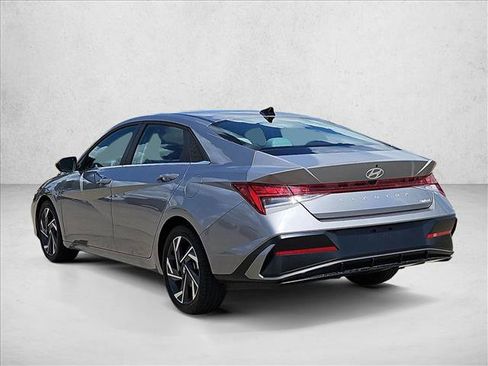 Used 2025 Hyundai Elantra Limited FWD image 8