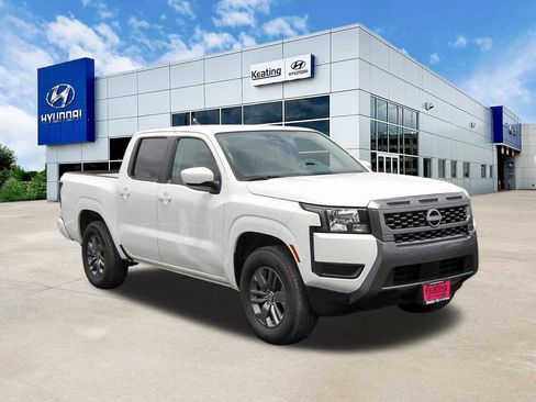 Used 2025 Nissan Frontier SV RWD image 3