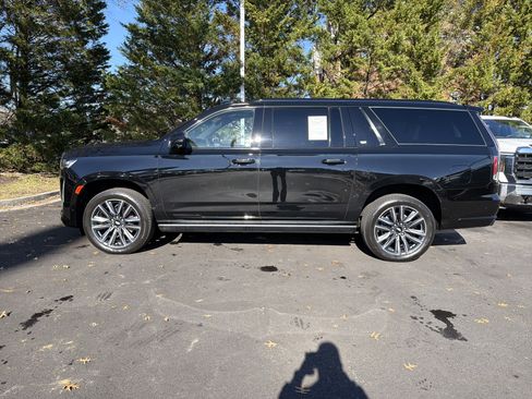 Used 2023 Cadillac Escalade ESV Sport w/ Touring Package image 7