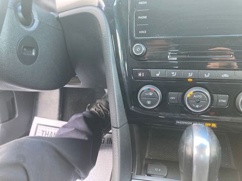 Used 2022 Volkswagen Passat 2.0T SE image 21