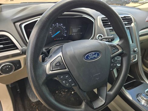 Used 2019 Ford Fusion SE FWD image 8