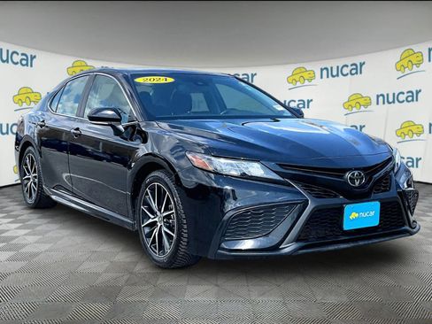 Used 2024 Toyota Camry SE w/ Cold Weather Package AWD/4WD image 1