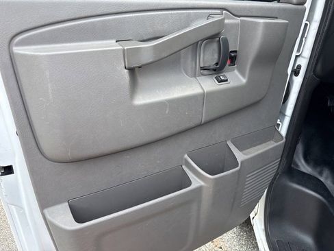 Used 2019 Chevrolet Express 2500 image 18