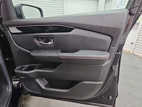 Used 2025 Honda Pilot TrailSport image 41