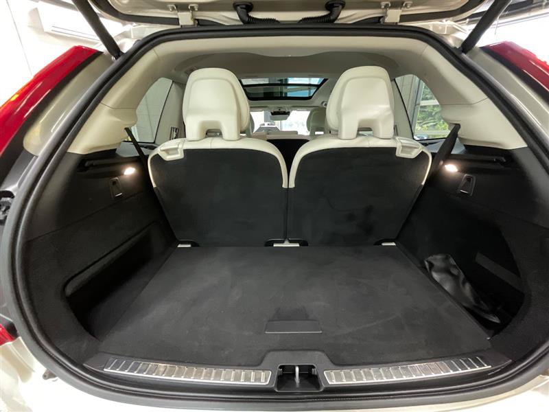 Used 2016 Volvo XC90 T6 Momentum w/ Momentum Plus Package AWD/4WD image 32