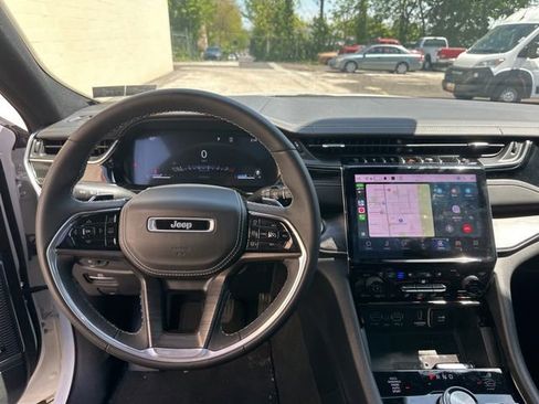 Used 2023 Jeep Grand Cherokee L Overland w/ Luxury Tech Group IV AWD/4WD image 20