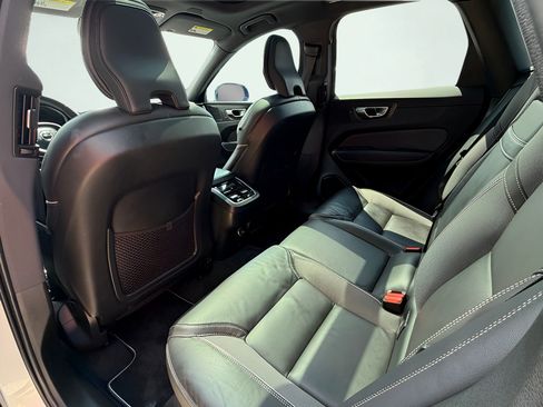 Used 2020 Volvo XC60 T5 R-Design FWD image 21