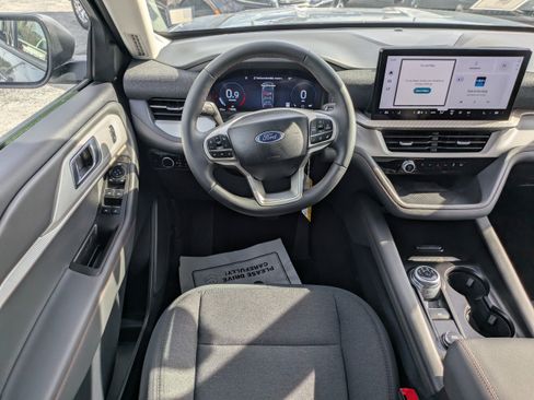 Used 2025 Ford Explorer Active RWD image 18
