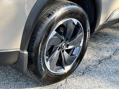 Used 2025 Nissan Rogue SV image 9