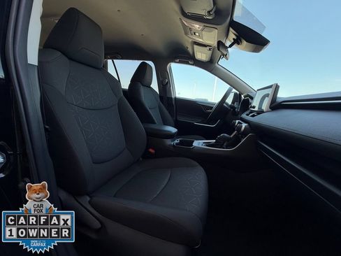 Used 2025 Toyota RAV4 XLE FWD image 23