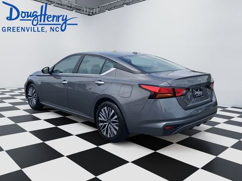 Used 2025 Nissan Altima 2.5 SV FWD image 3