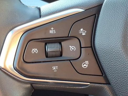 Used 2025 Chevrolet Trax LT w/ Driver Confidence Package FWD image 29