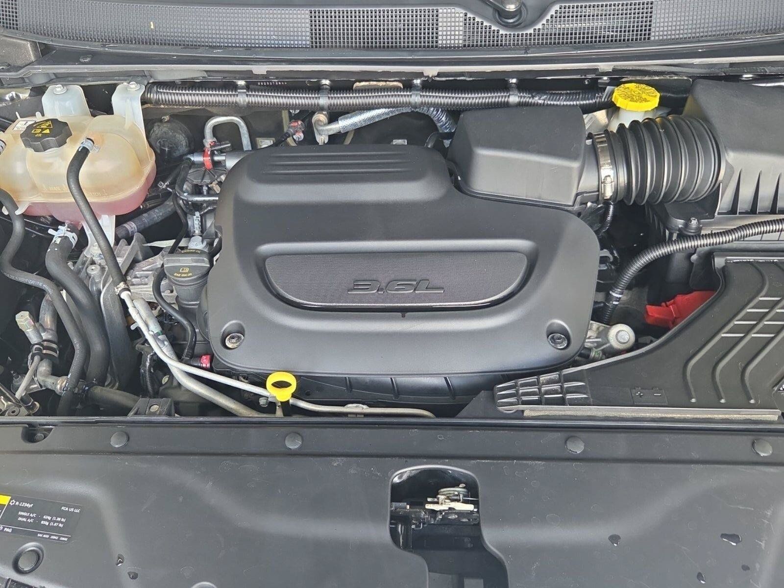 Used 2023 Chrysler Pacifica Touring-L FWD image 9