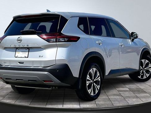 Used 2023 Nissan Rogue SV FWD image 2