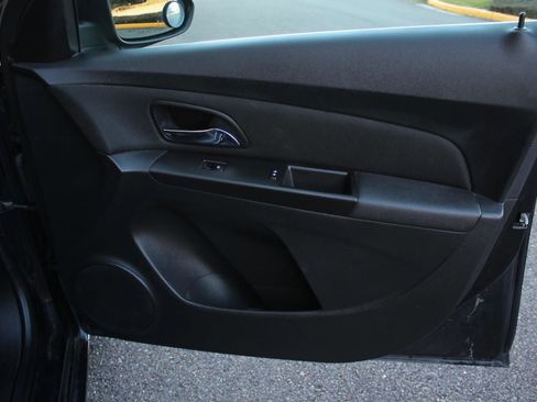 Used 2016 Chevrolet Cruze LT w/ Technology Package image 24