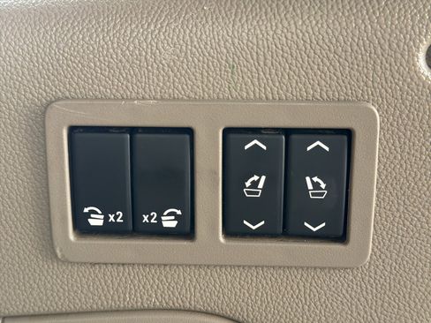 Used 2017 Chevrolet Suburban Premier image 22