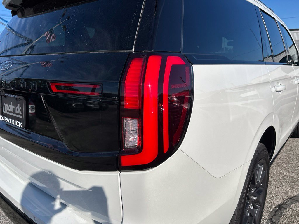 Used 2025 Ford Expedition Platinum w/ Stealth Performance Package AWD/4WD image 12