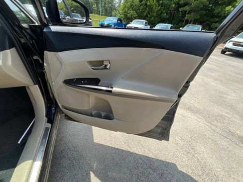 Used 2010 Toyota Venza FWD image 38