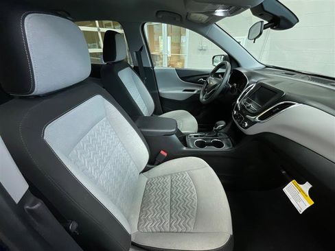 Used 2023 Chevrolet Equinox LS image 17